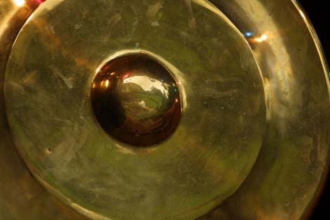 n03447721_gong.JPEG