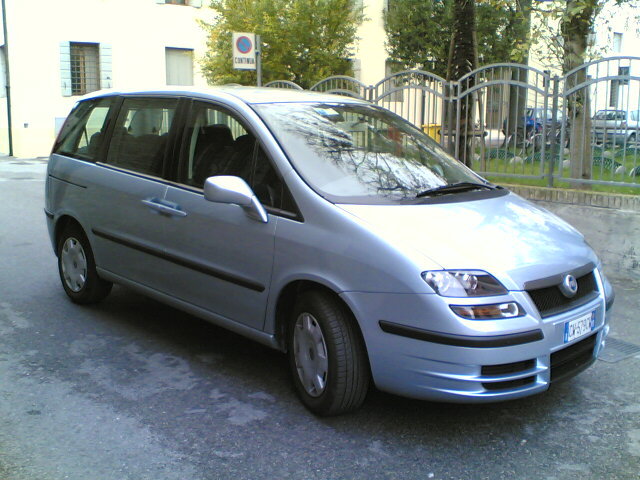 n03770679_minivan.JPEG