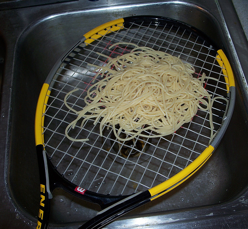 n04039381_racket.JPEG