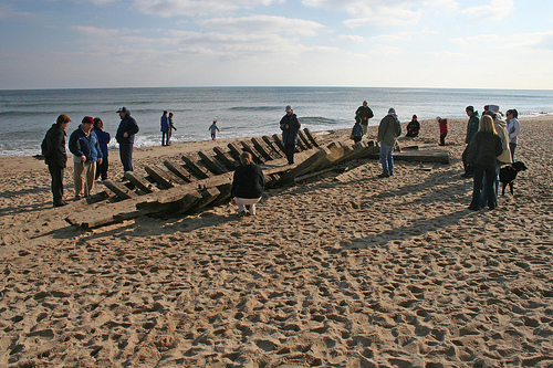 n04606251_wreck.JPEG